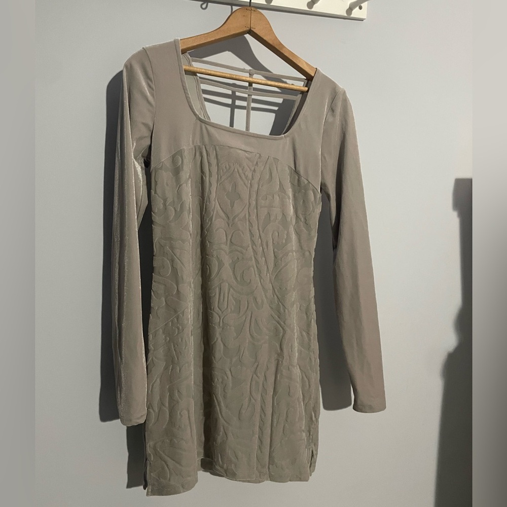 Elegant Grey Long Sleeve Dress